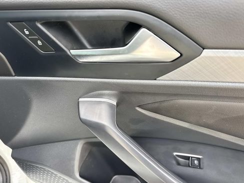 Used 2024 Volkswagen Jetta SE w/ Panoramic Sunroof Package FWD image 18