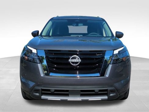 New 2025 Nissan Pathfinder SL image 9