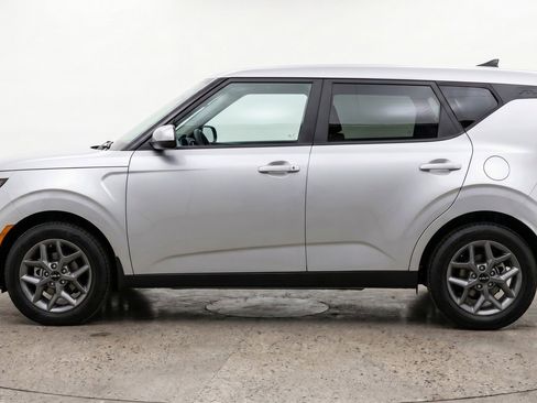 Used 2025 Kia Soul LX w/ LX Technology Package FWD image 5