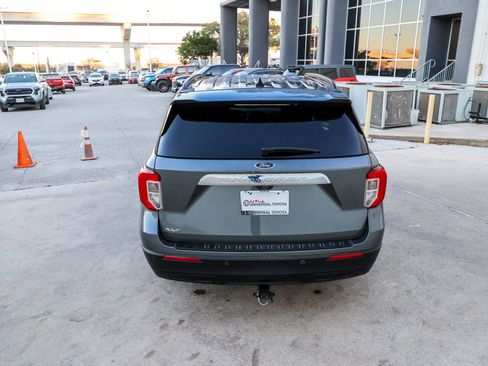 Used 2023 Ford Explorer XLT image 8