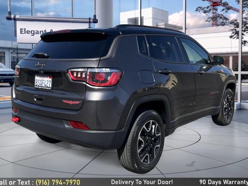 Used 2019 Jeep Compass Trailhawk image 5
