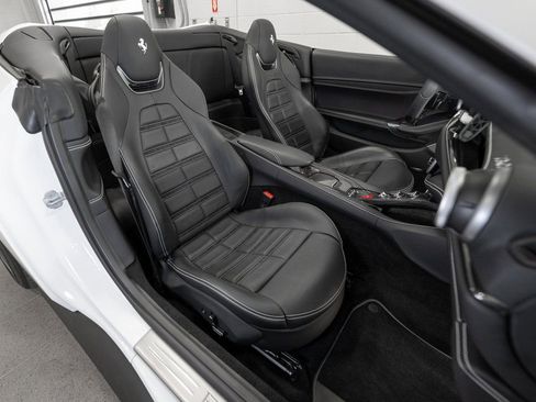 Certified 2023 Ferrari Portofino M image 17