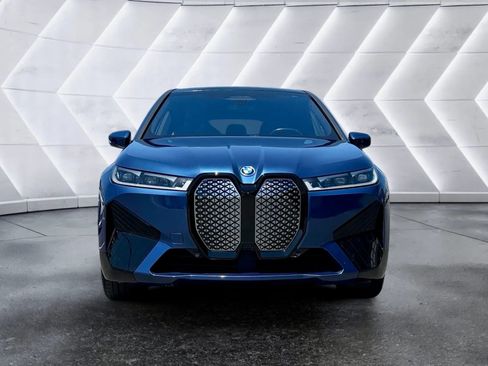 Used 2022 BMW iX xDrive50 w/ Sport Package AWD/4WD image 2