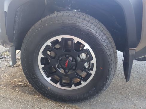 New 2026 Toyota Tacoma TRD Off-Road w/ TRD Off Road Upgrade Package AWD/4WD image 39