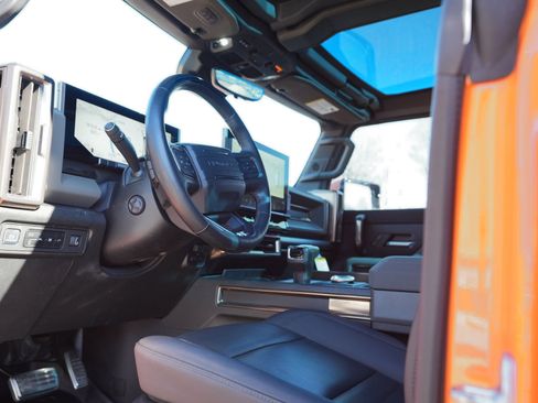 Used 2024 GMC Hummer EV 3X w/ LPO, Illumination Package image 28