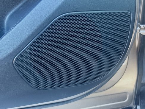 Used 2022 Land Rover Range Rover Velar R-Dynamic S image 23