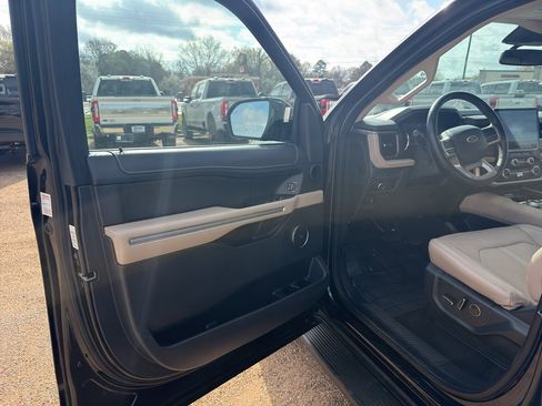 Used 2024 Ford Expedition Max Limited image 18