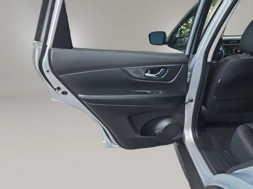 Used 2020 Nissan Rogue SV FWD image 41