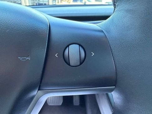 Used 2024 Tesla Model Y 2WD image 15