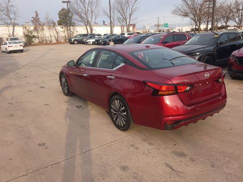 Used 2024 Nissan Altima 2.5 SV image 12