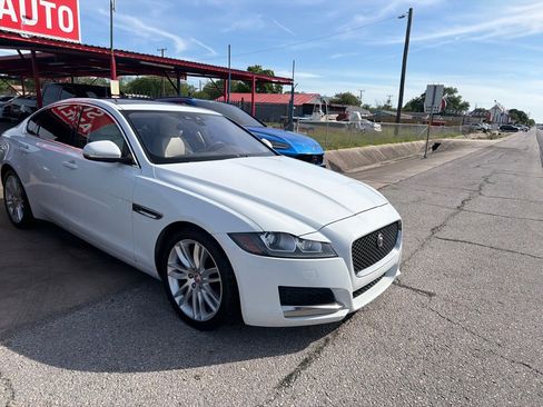 Used 2016 Jaguar XF Prestige RWD image 10