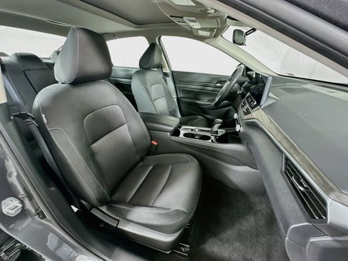 Used 2024 Nissan Altima 2.5 SV w/ SV Premium Package FWD image 30