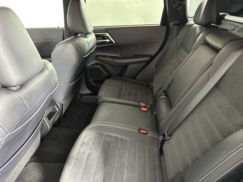 Used 2024 Mitsubishi Outlander SE image 26