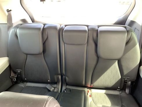 Used 2022 Kia Carnival LX image 32