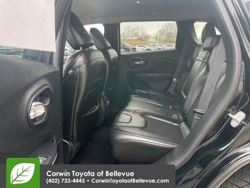 Used 2019 Jeep Cherokee Latitude Plus image 25