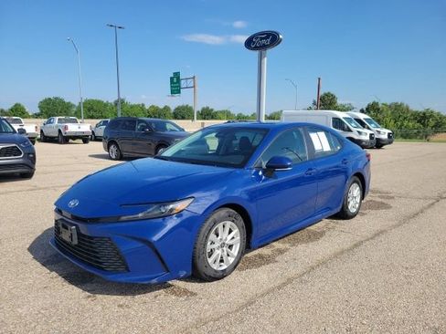 Used 2025 Toyota Camry LE FWD image 17