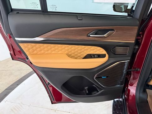 Certified 2025 Jeep Grand Cherokee Summit w/ Luxury Tech Group V image 13