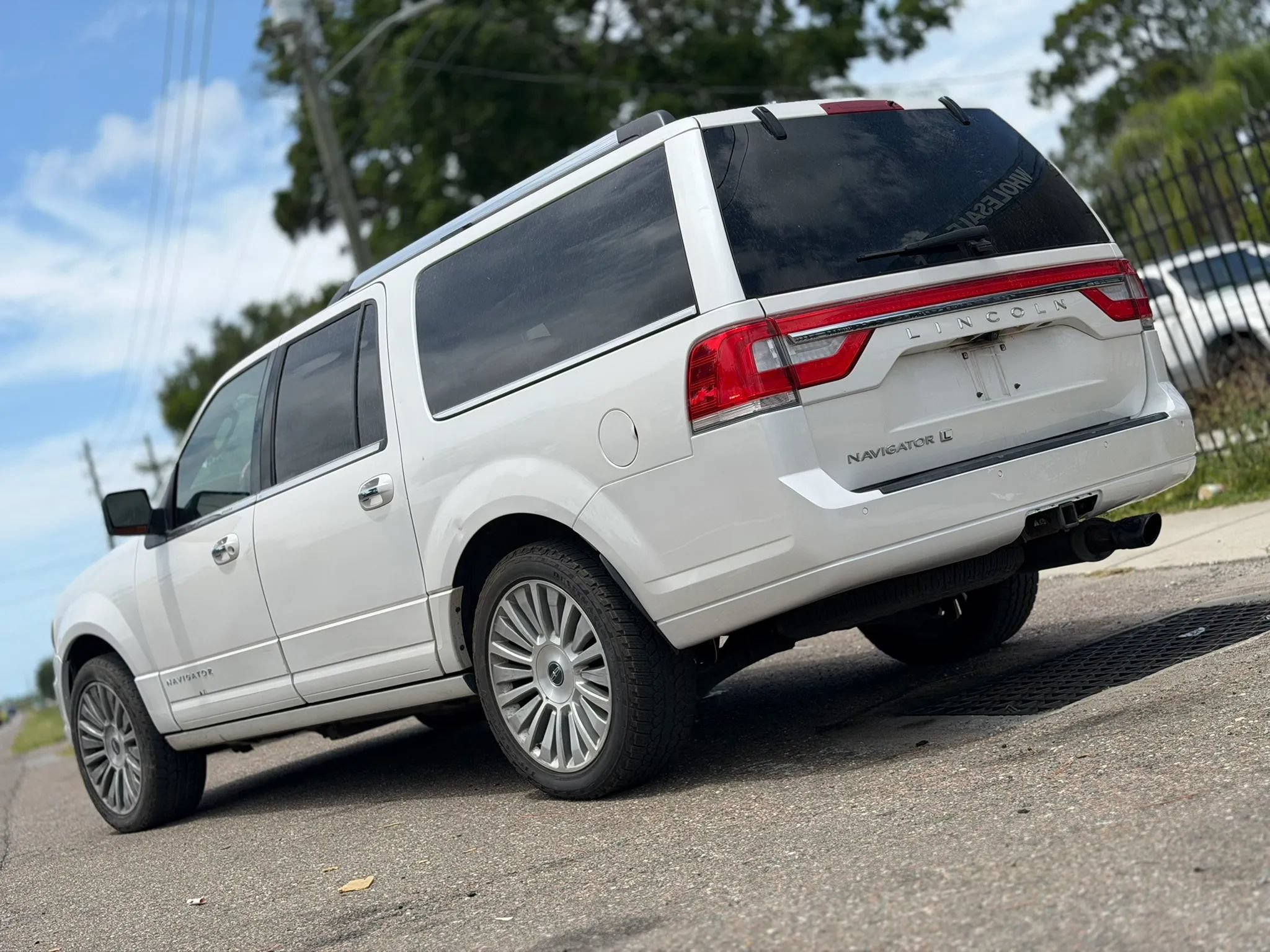 Used 2017 Lincoln Navigator L Select AWD/4WD image 4