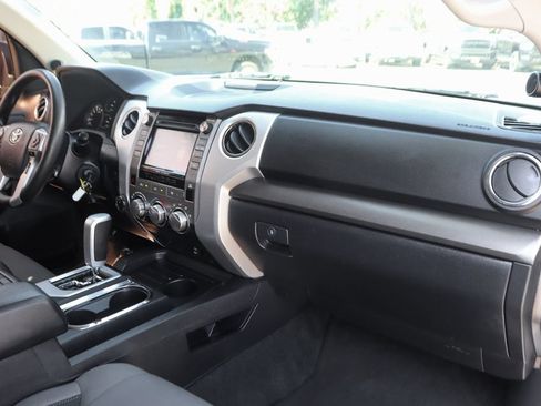 Used 2018 Toyota Tundra SR5 w/ SR5 Upgrade Package AWD/4WD image 36