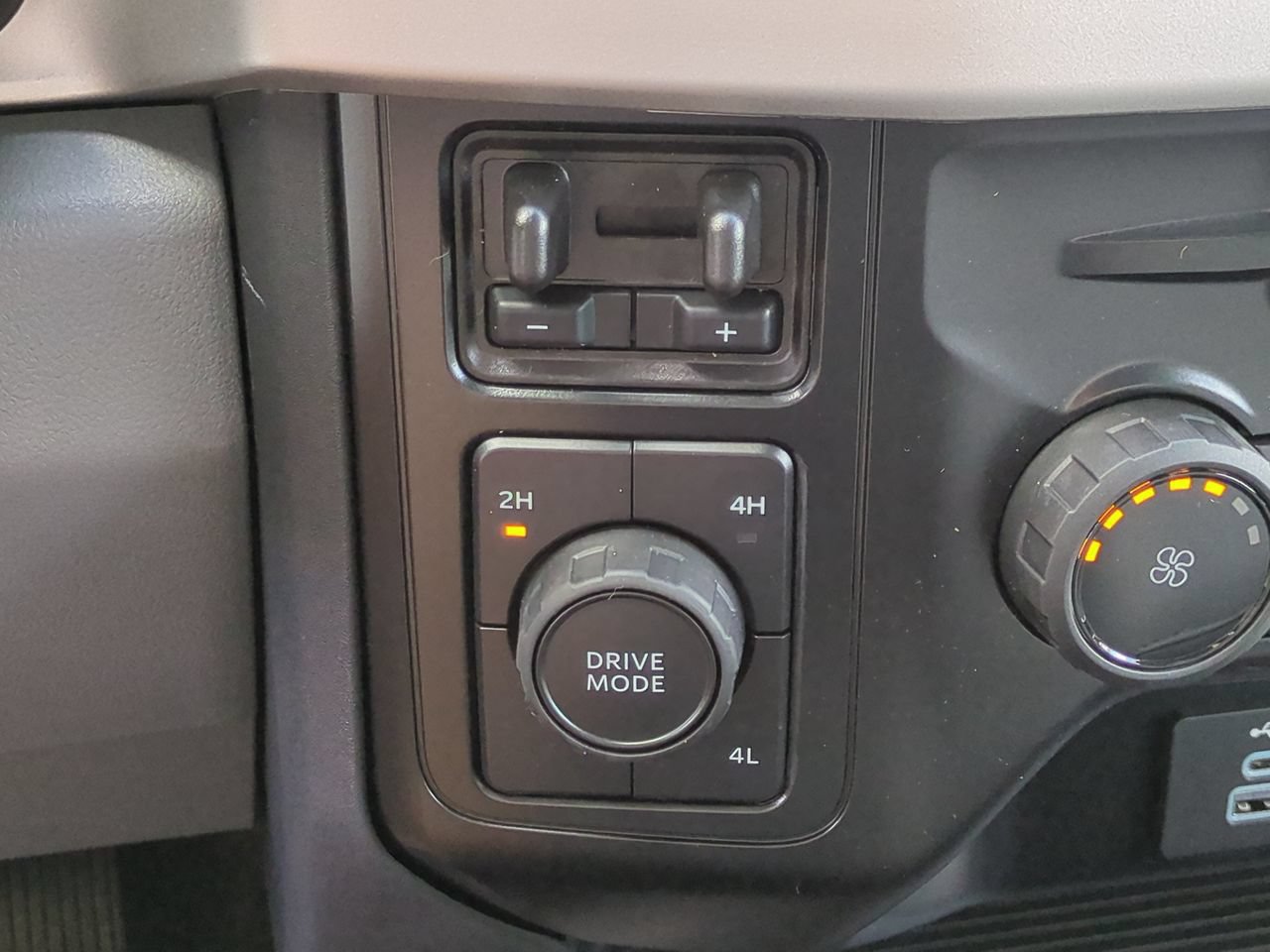New 2026 Ford F550 4x4 Crew Cab image 24