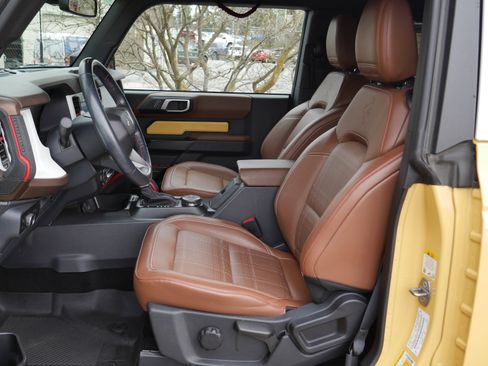 Certified 2024 Ford Bronco Heritage Edition image 3