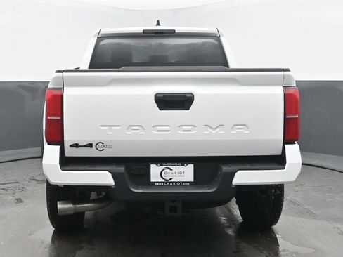 Used 2025 Toyota Tacoma TRD Off-Road AWD/4WD image 5