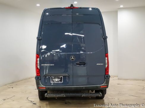 Used 2019 Mercedes-Benz Sprinter 144 image 5