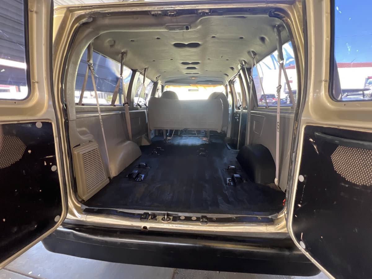 Used 2000 Ford E-350 and Econoline 350 XL RWD image 15