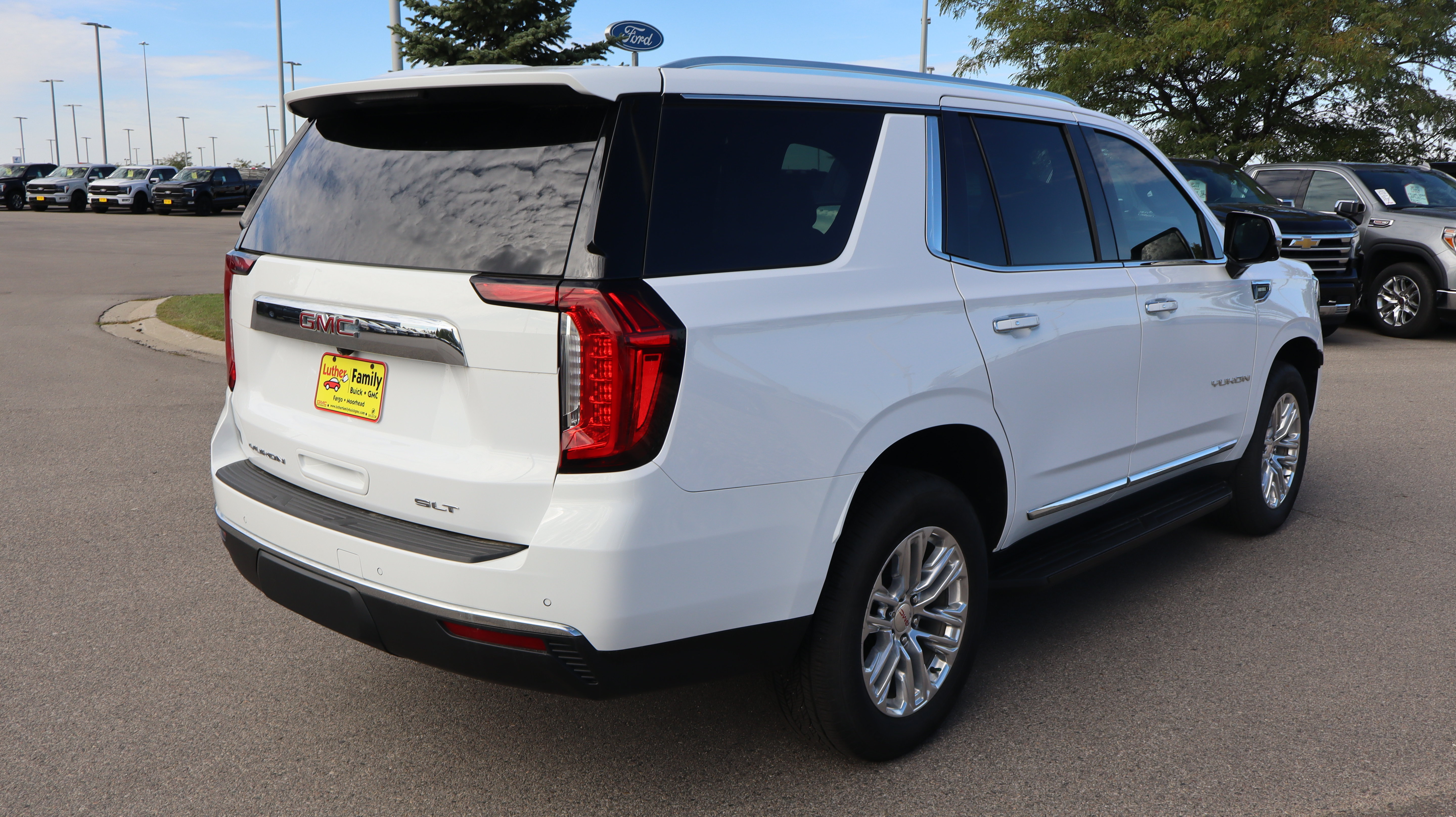 Used 2022 GMC Yukon SLT w/ SLT Luxury Package AWD/4WD image 7