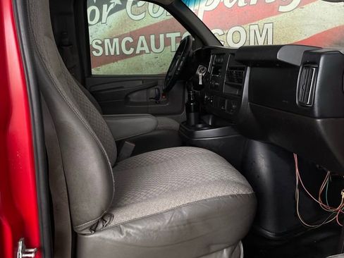 Used 2015 Chevrolet Express 3500 LS w/ Chrome Appearance Package RWD image 16