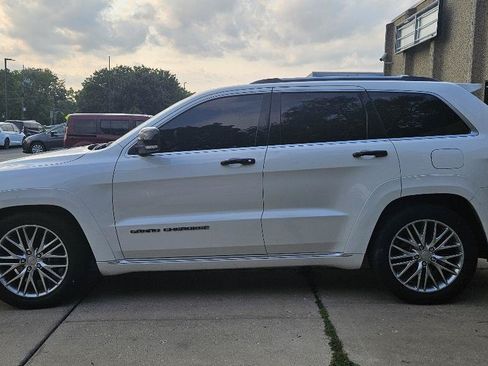 Used 2018 Jeep Grand Cherokee Summit AWD/4WD image 4