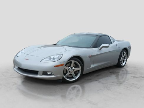 Used 2005 Chevrolet Corvette Coupe w/ Preferred Equipment Group RWD image 1