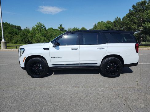 Used 2026 GMC Yukon Denali w/ Denali Reserve Package AWD/4WD image 2