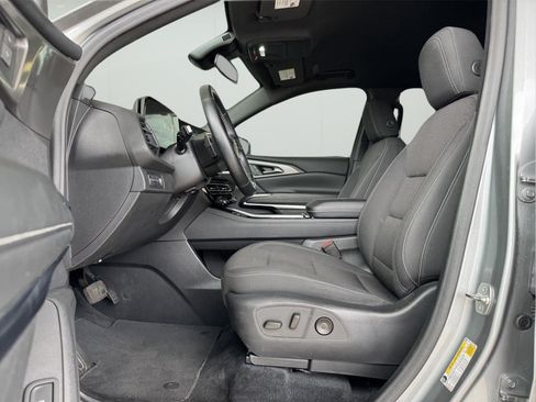Used 2024 Chevrolet Traverse LT AWD/4WD image 12