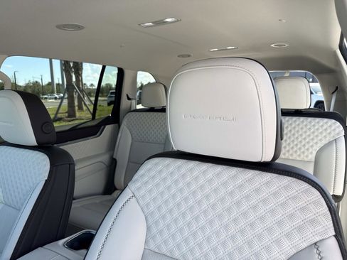 Used 2024 GMC Acadia Denali image 22