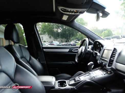 Used 2014 Porsche Cayenne Turbo AWD/4WD image 30