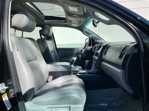 Used 2011 Toyota Sequoia Platinum image 21