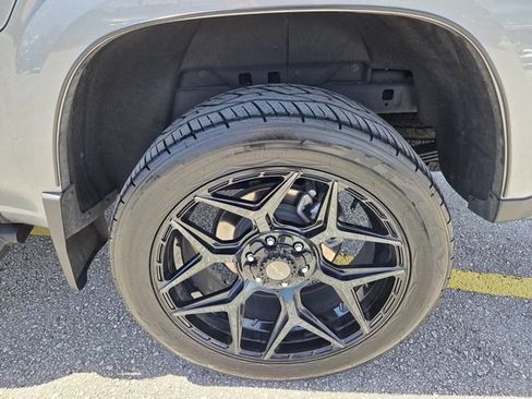 Used 2024 Chevrolet Colorado LT w/ LT Convenience Package RWD image 9