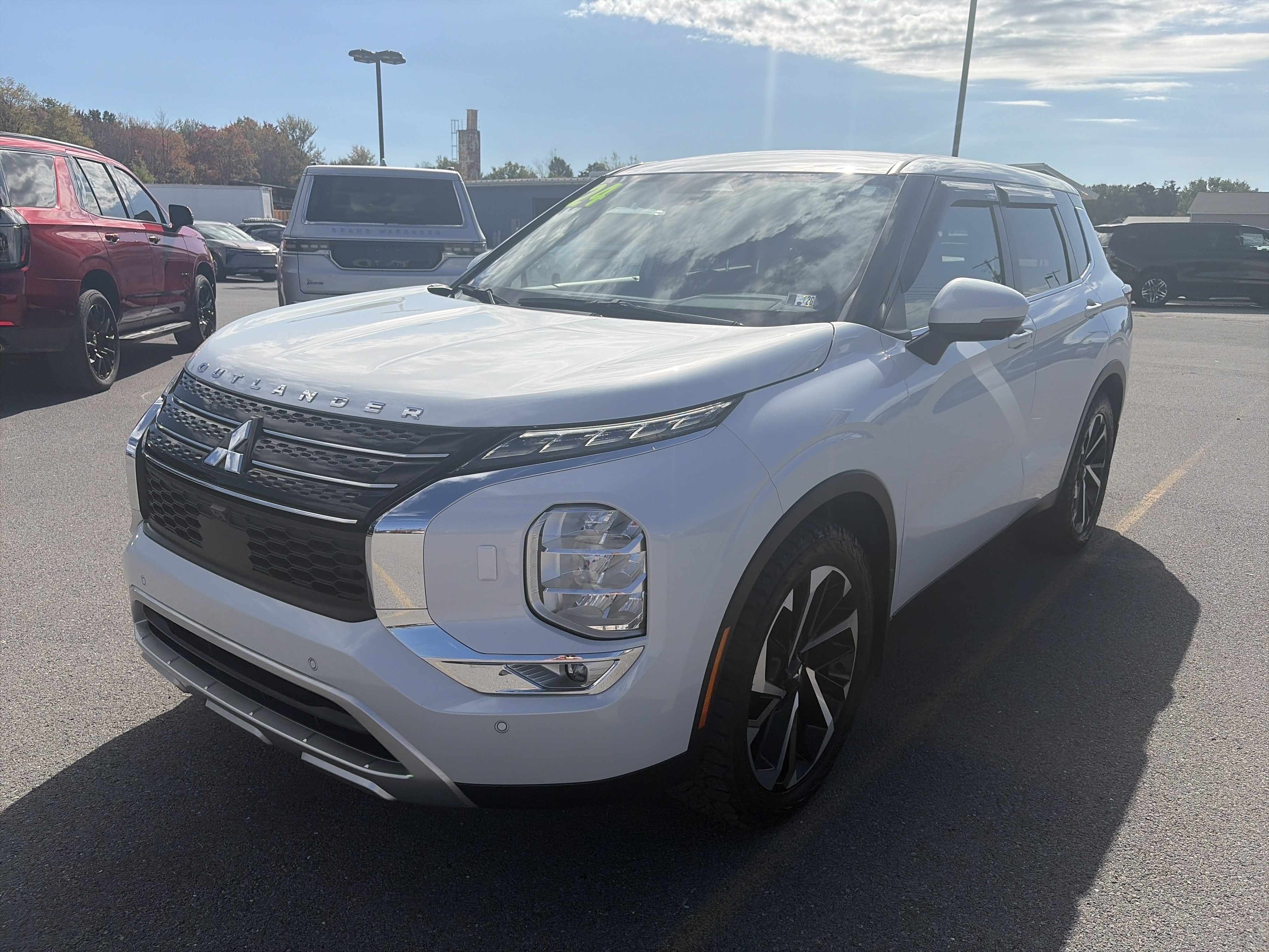 Used 2024 Mitsubishi Outlander SE AWD/4WD image 2