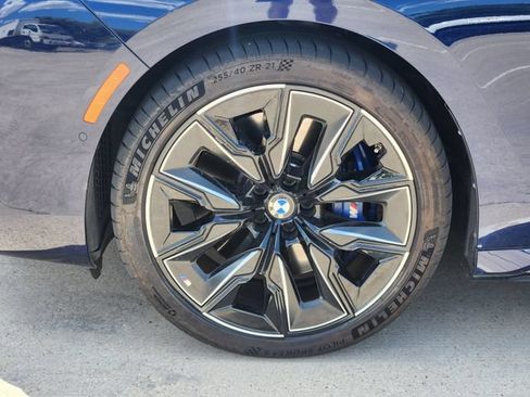 Used 2023 BMW 760i xDrive w/ Executive Package AWD/4WD image 10