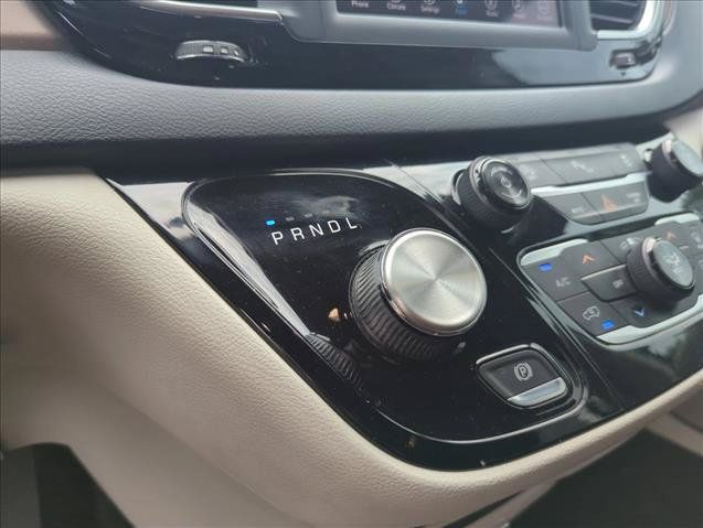 Used 2018 Chrysler Pacifica Touring Plus FWD image 17
