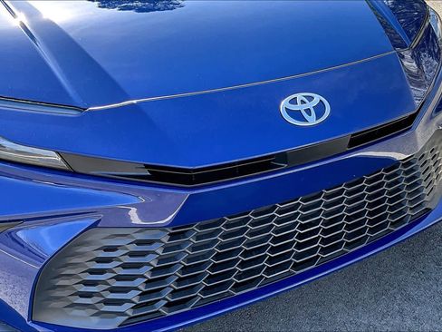 Used 2025 Toyota Camry SE image 29