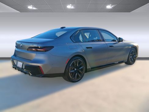 New 2026 BMW i7 xDrive60 w/ Premium Package image 9