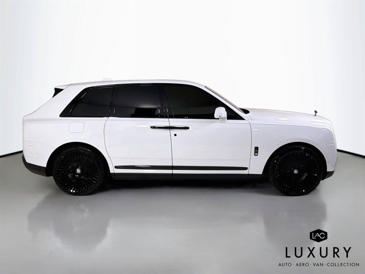 Used 2023 Rolls-Royce Cullinan Black Badge w/ Dark Exterior Package AWD/4WD image 4