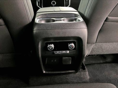 Used 2025 GMC Acadia Elevation image 10