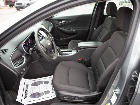 Used 2024 Chevrolet Malibu LT image 2