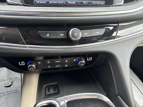 Used 2019 Buick Enclave Essence FWD image 18