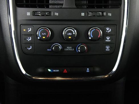 Used 2020 Dodge Grand Caravan SE FWD image 22