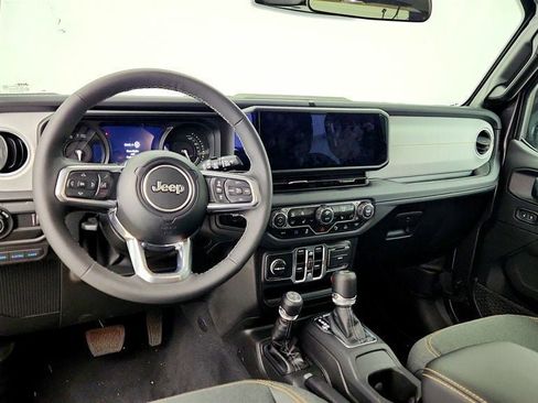 Used 2025 Jeep Wrangler Unlimited Sahara w/ Safety Group image 11