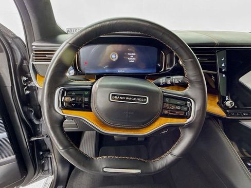 Used 2022 Jeep Grand Wagoneer Series III image 11